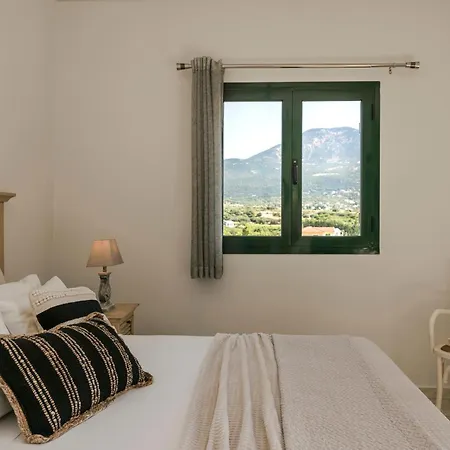 Seaspray Kefaloniaprivatevillas Pesadha