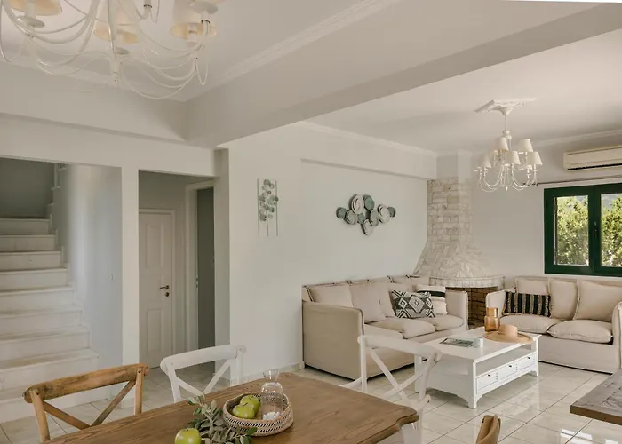 Seaspray Kefaloniaprivatevillas Pesadha